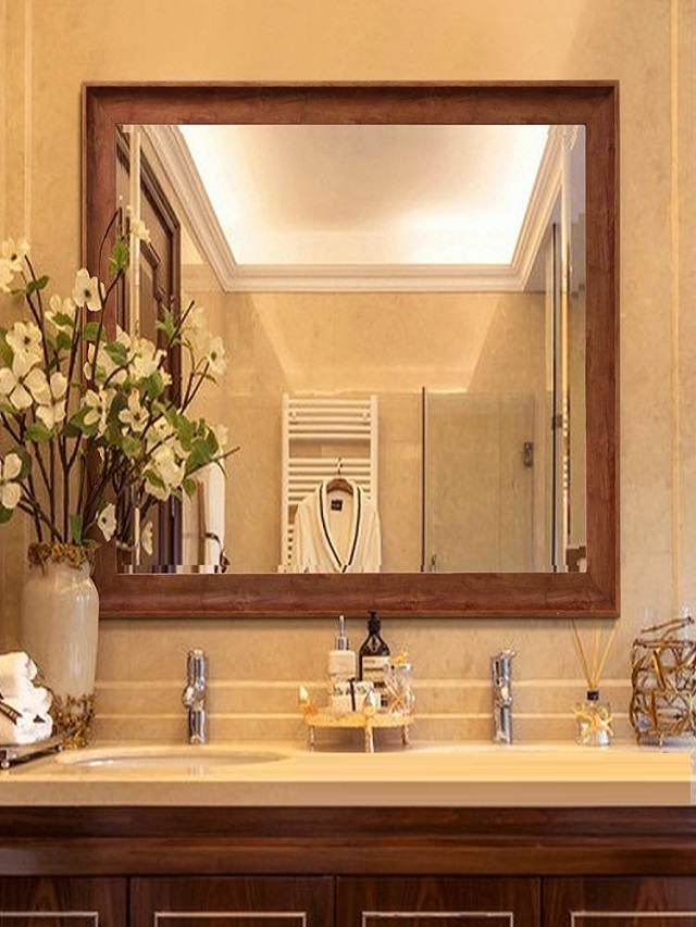 Gương soi phòng tắm khung nhựa giả gỗ chắc chắn và sang trọng