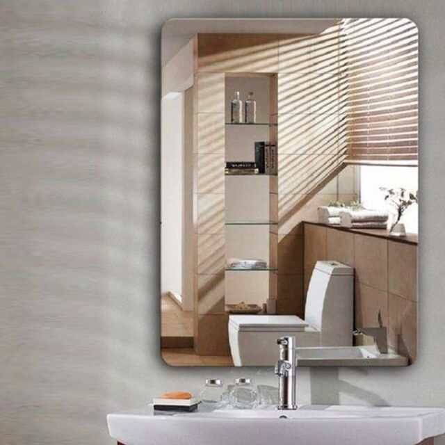 Mẫu gương hình chữ nhật đơn giản phù hợp với không gian phòng tắm hiện đại