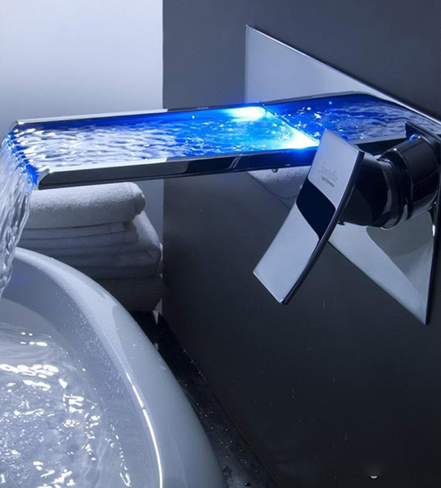 Vòi nước thác tràn – Ý tưởng cho một không gian nhà tắm trở nên mới mẻ và ấn tượng hơn